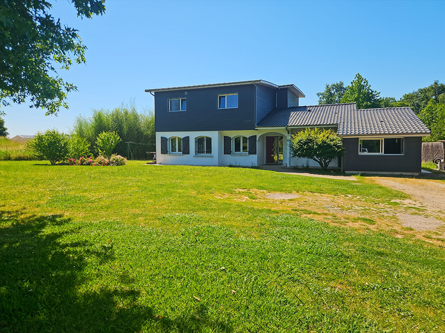 Maison familiale  à vendre à Eyres-Moncube