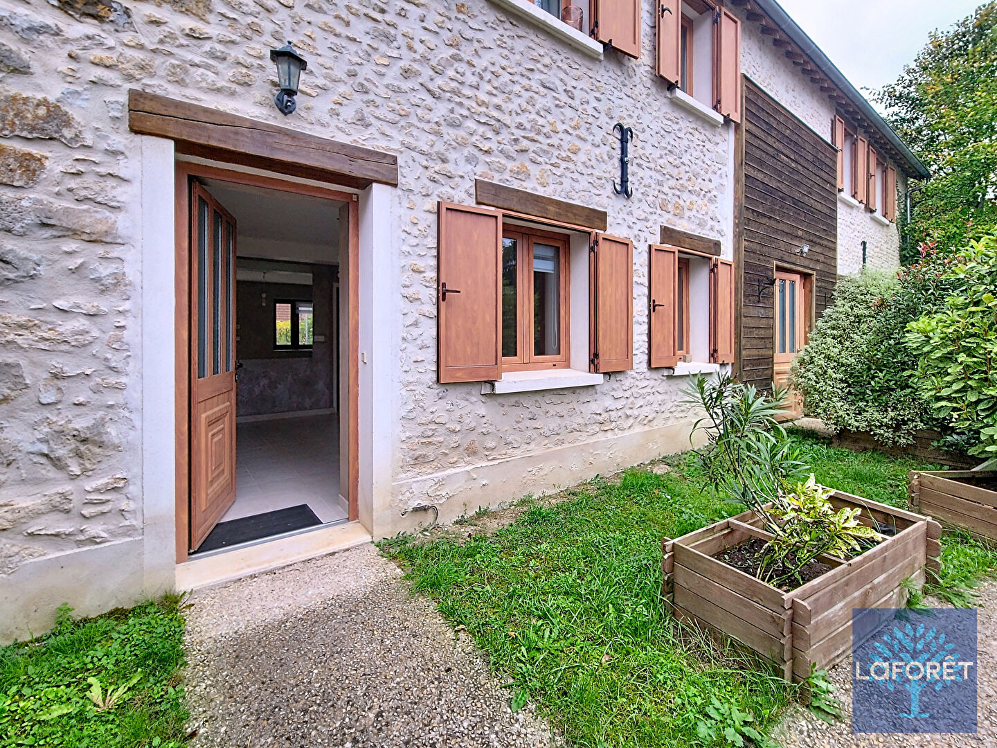 APPARTEMENT F2 AVEC JARDINET À BRIÈRES-LES-SCELLÉS