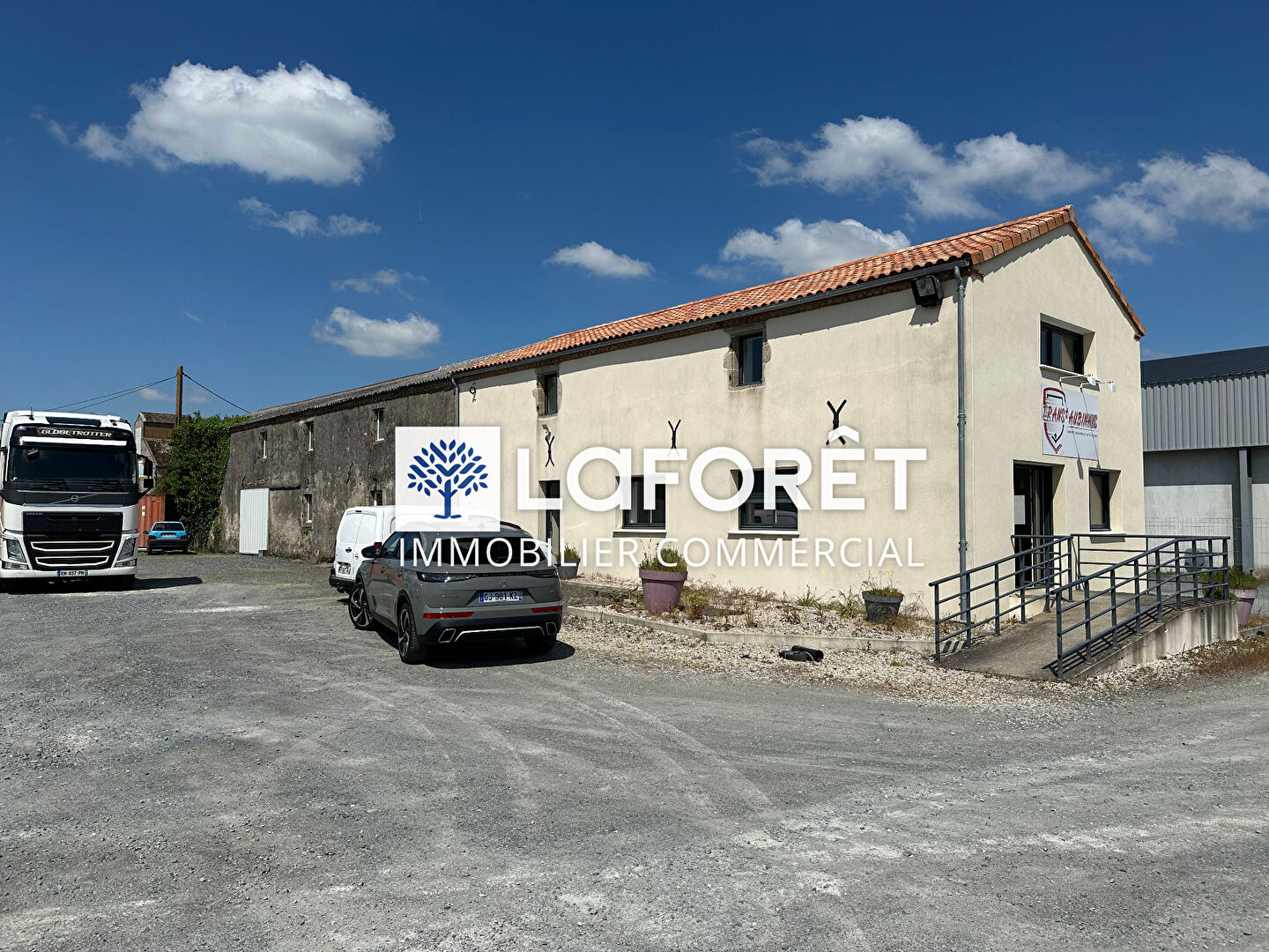Local d'activité à vendre - Mauleon 390 m2