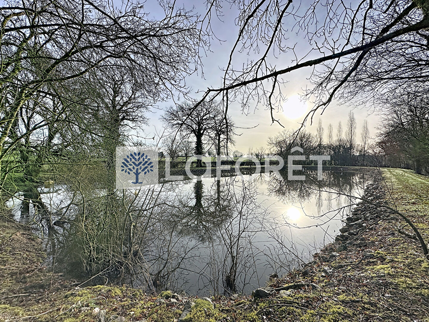 Terrain de loisirs avec étang à vendre - Largeasse
