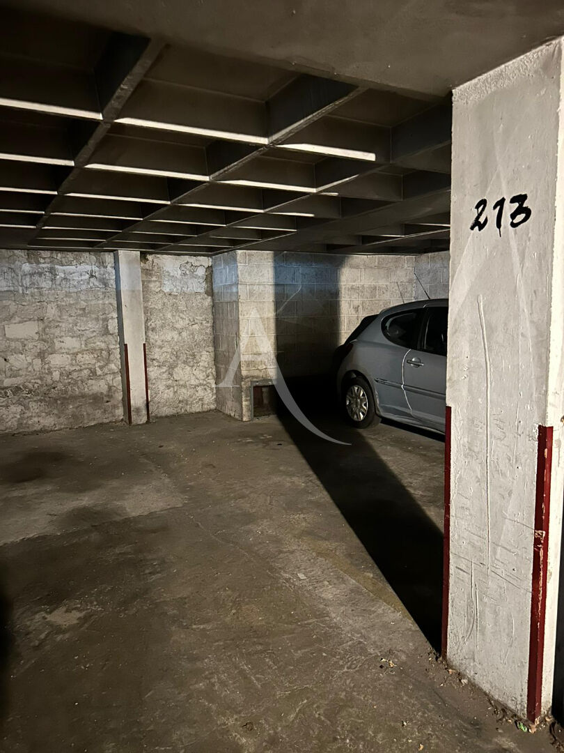 Photo Place de Parking / Stationnement véhicule image 2/2