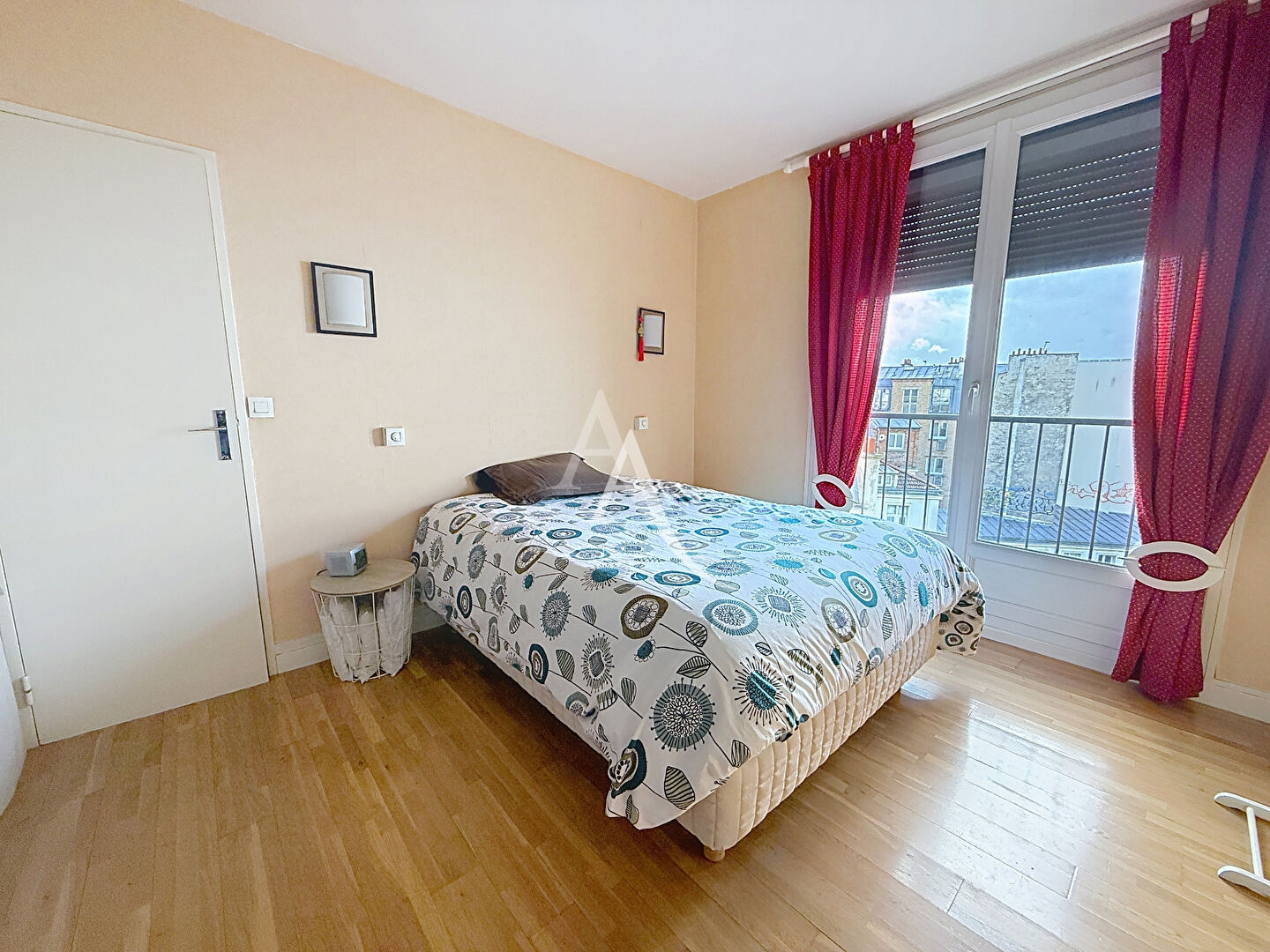 Photo Rue de Belleville- 70 m2 - Balcon vue dégagée image 4/5