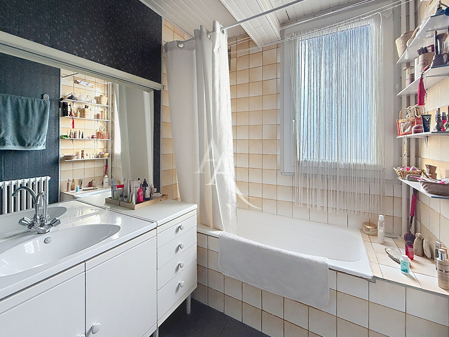 Photo Rue de Belleville- 70 m2 - Balcon vue dégagée image 5/5