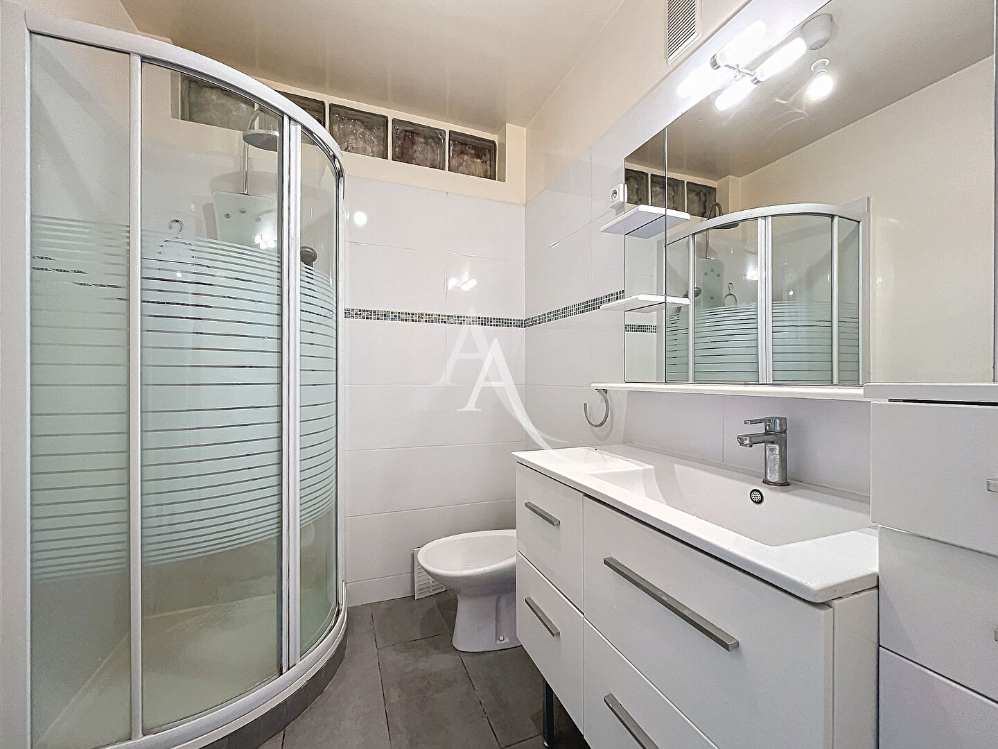 Photo Appartement familial traversant 4 pièces / 93,31 m², Place des Fêtes image 4/5