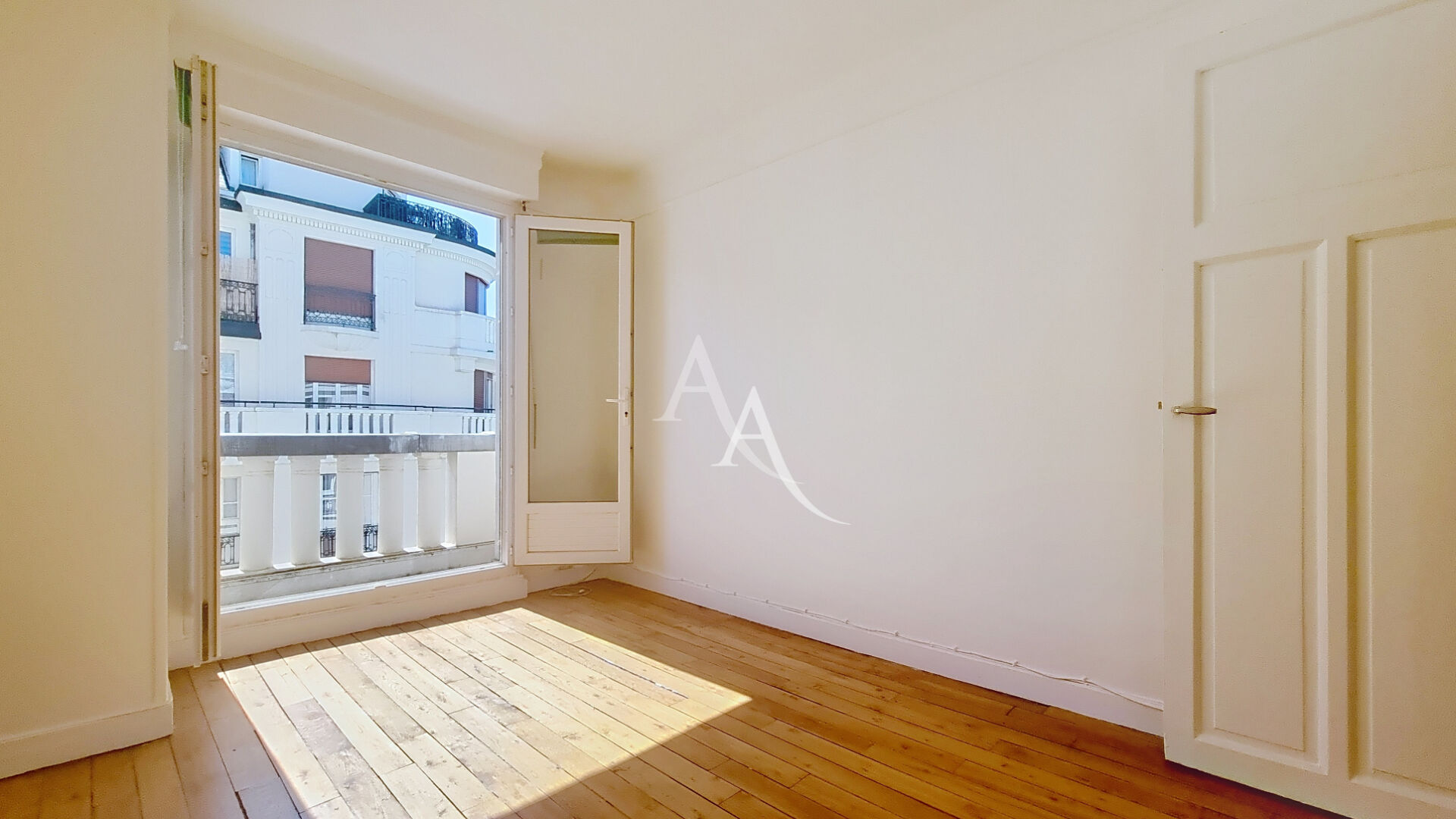 Photo Appartement 3 pièces traversant - Paris 15e - Quartier Georges Brassens image 2/6