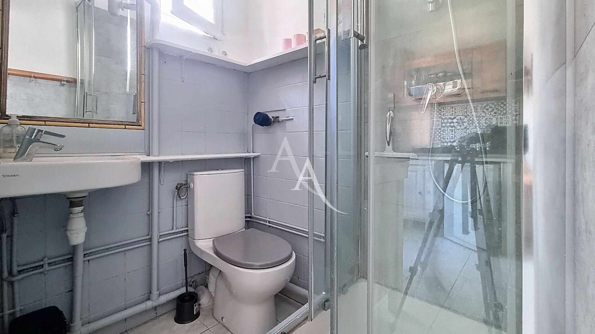 Photo Studio avec Mezzanine vendu meublé & équipé - métro Maire des Lilas (L11) image 5/5