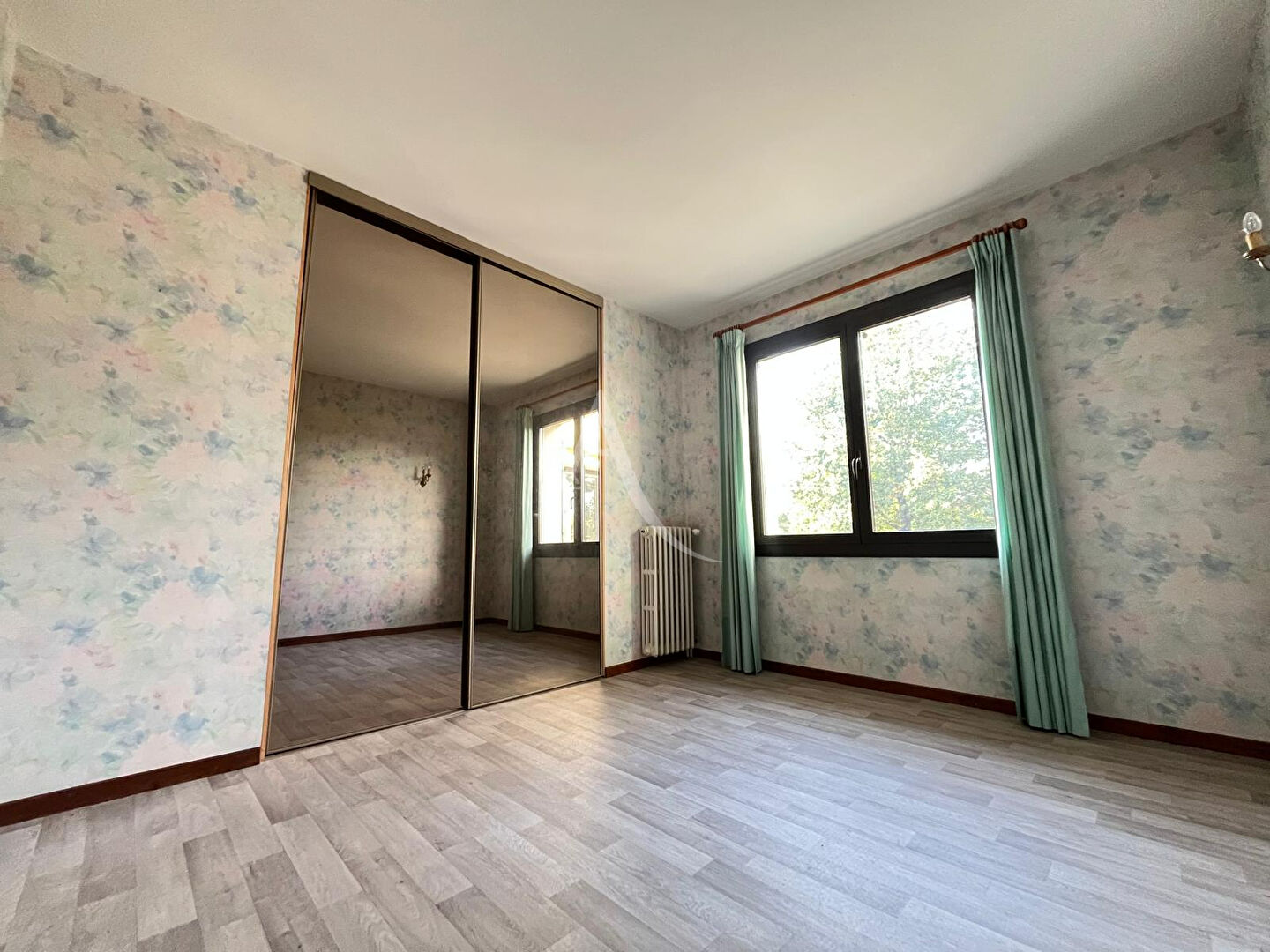 Photo Grande maison de 151m² avec 6 chambres et grand sous-sol sur la commune de Couffouleux ! image 3/6