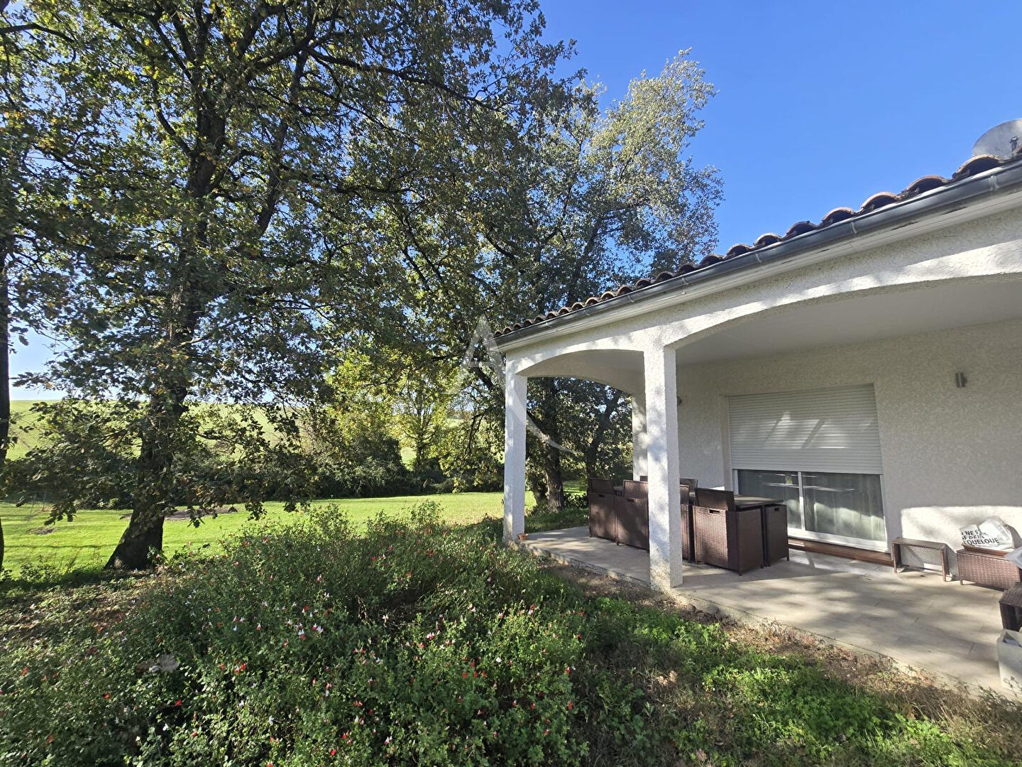 Photo Agréable maison de plain pied proximité Montastruc 4 pièce(s) 117 m2 Charmante maison de plain-pied dans un écrin de verdure image 3/6