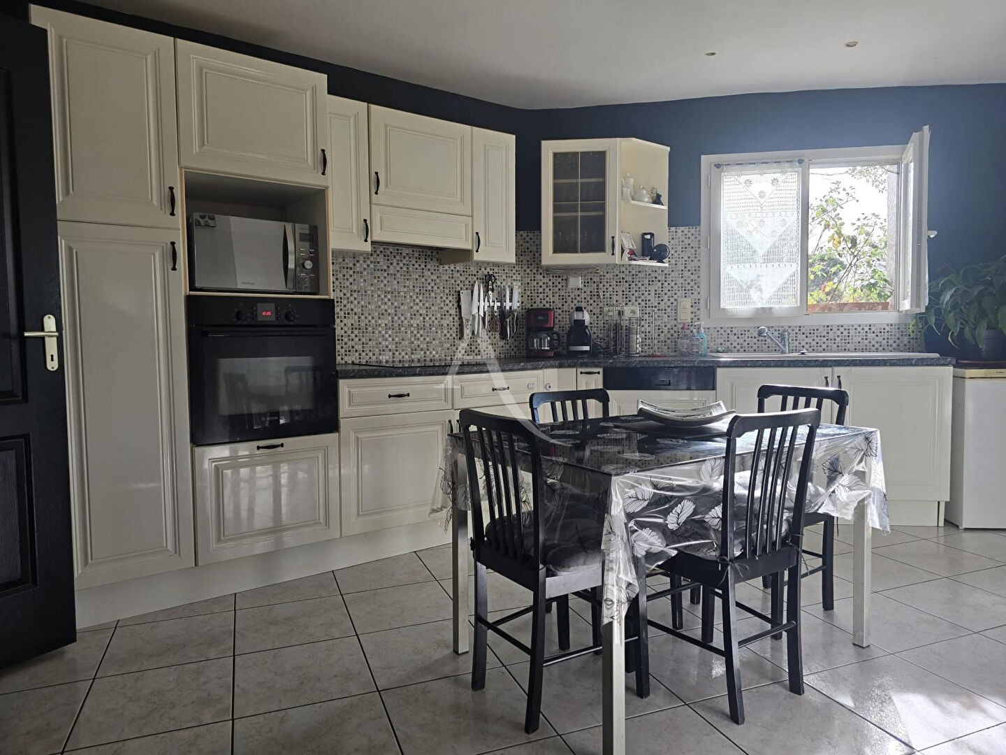 Photo Agréable maison de plain pied proximité Montastruc 4 pièce(s) 117 m2 Charmante maison de plain-pied dans un écrin de verdure image 5/6