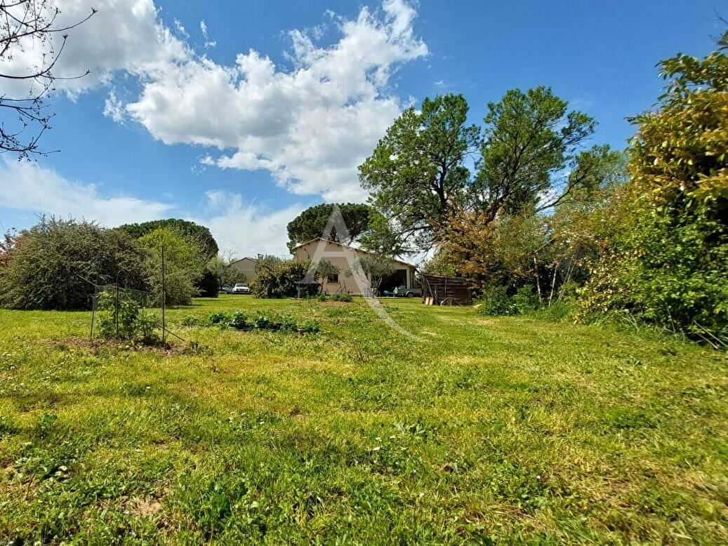 Photo Terrain constructible, viabilisé et arboré de 978 m² image 3/5