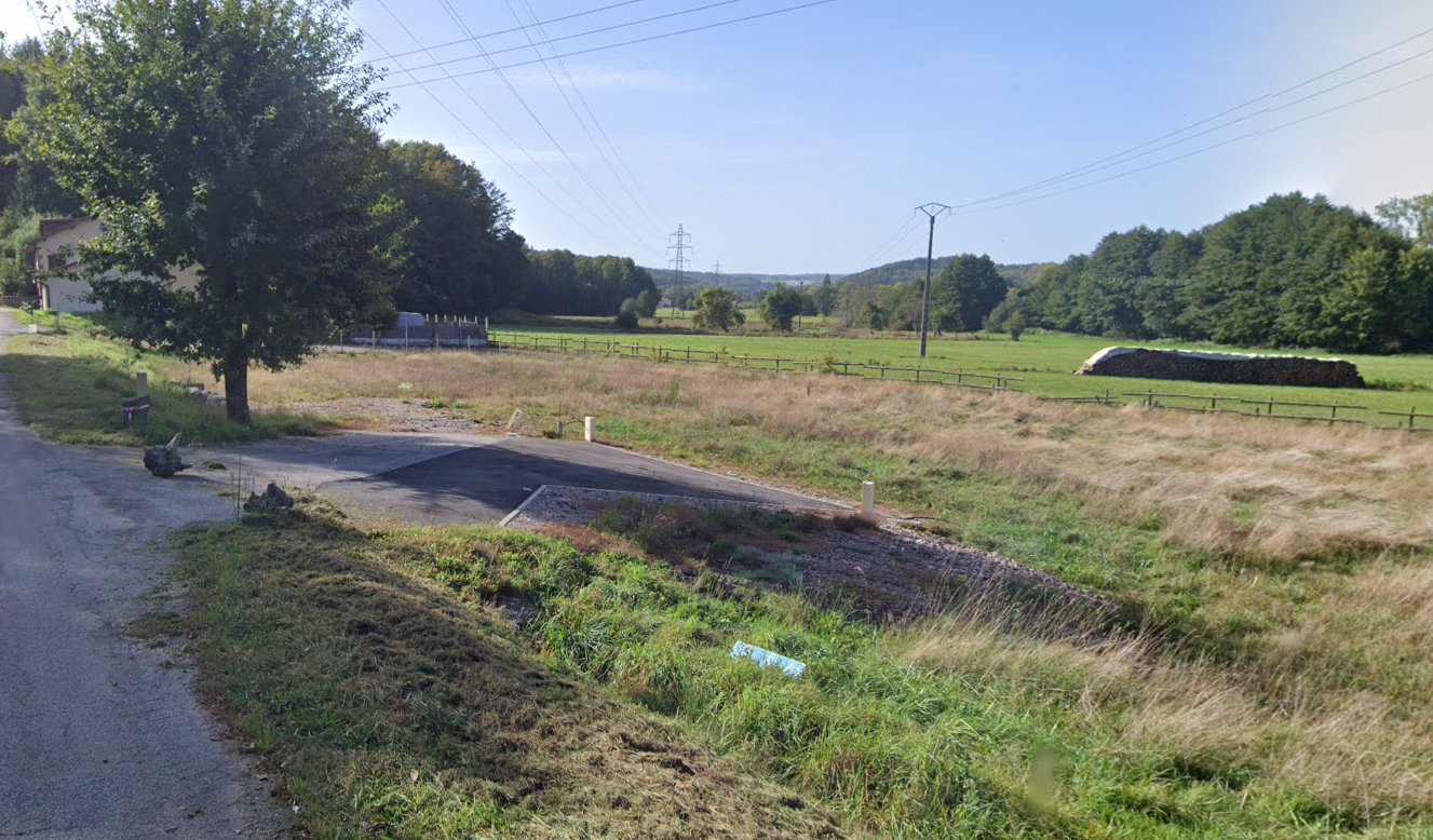 Photo Terrain constructible de 618 m2 image 3/5