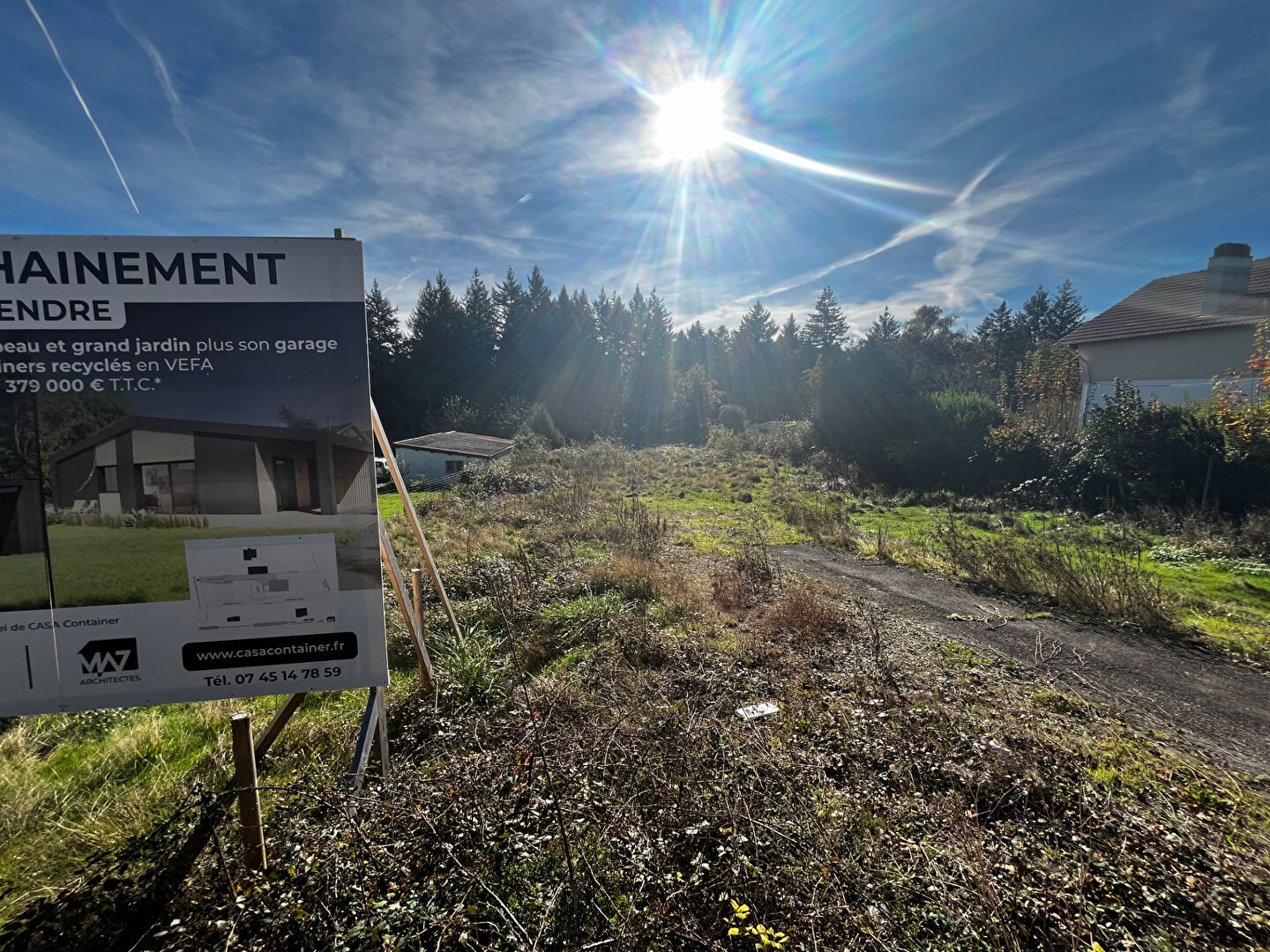 Photo Terrain constructible viabilisé de 1900 m2 image 3/5