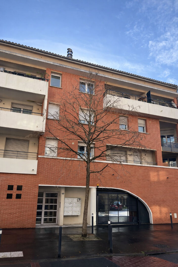 Agence immobilière de 
 LADRESSE TOULOUSE SAINT CYPRIEN - L'ADRESSE TOULOUSE ST CYPRIEN 
