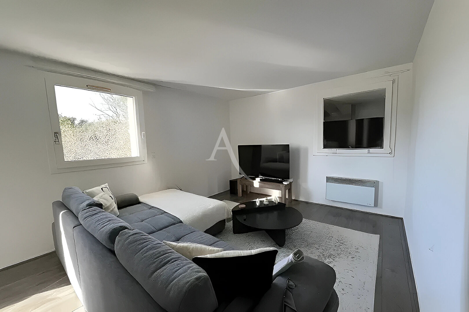 Agence immobilière de 
 LADRESSE TOULOUSE SAINT CYPRIEN - L'ADRESSE TOULOUSE ST CYPRIEN 
