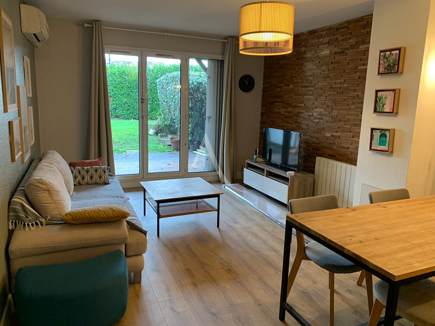 Agence immobilière de 
 LADRESSE TOULOUSE SAINT CYPRIEN - L'ADRESSE TOULOUSE ST CYPRIEN 
