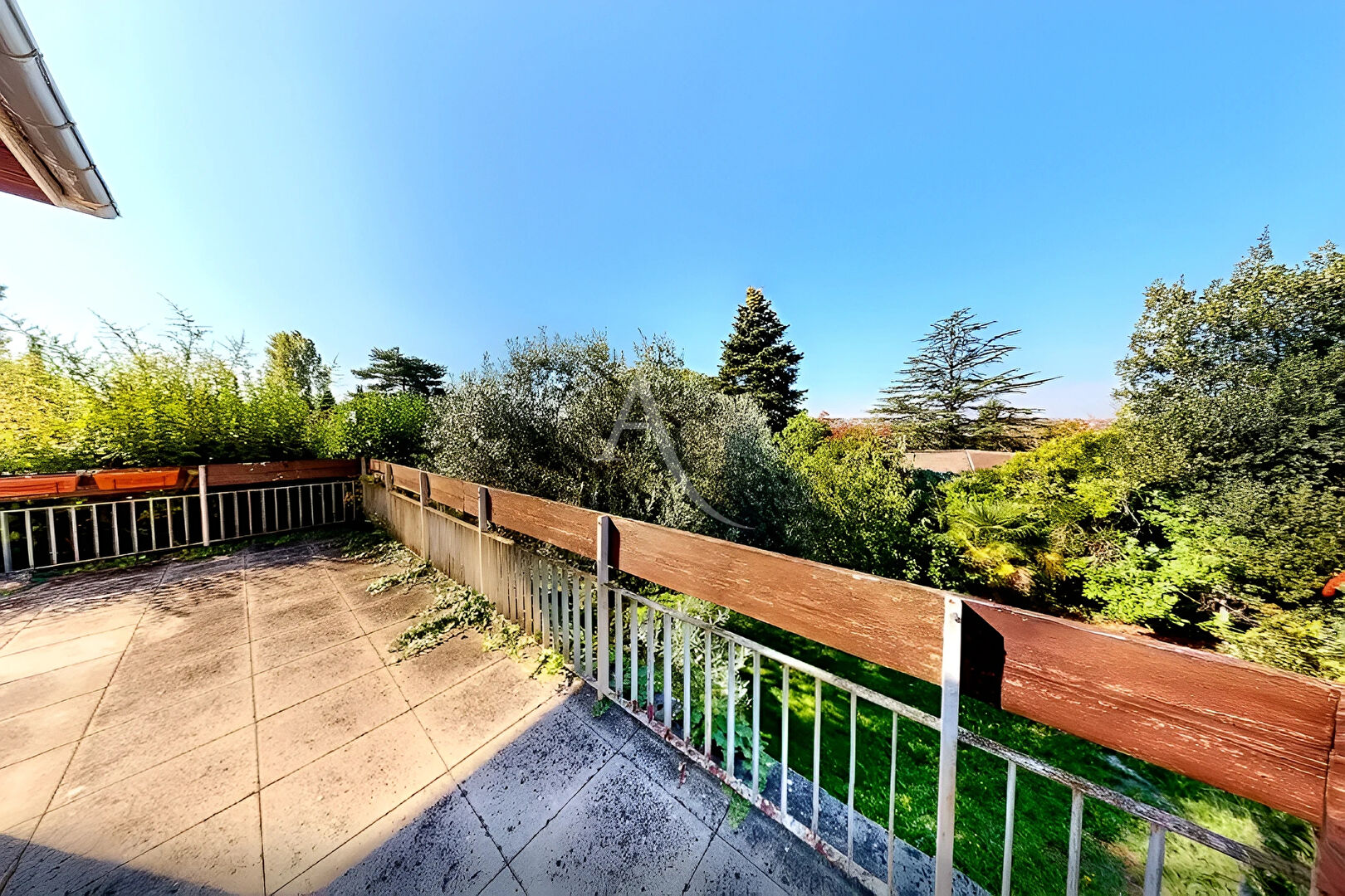 Agence immobilière de 
 LADRESSE TOULOUSE SAINT CYPRIEN - L'ADRESSE TOULOUSE ST CYPRIEN 
