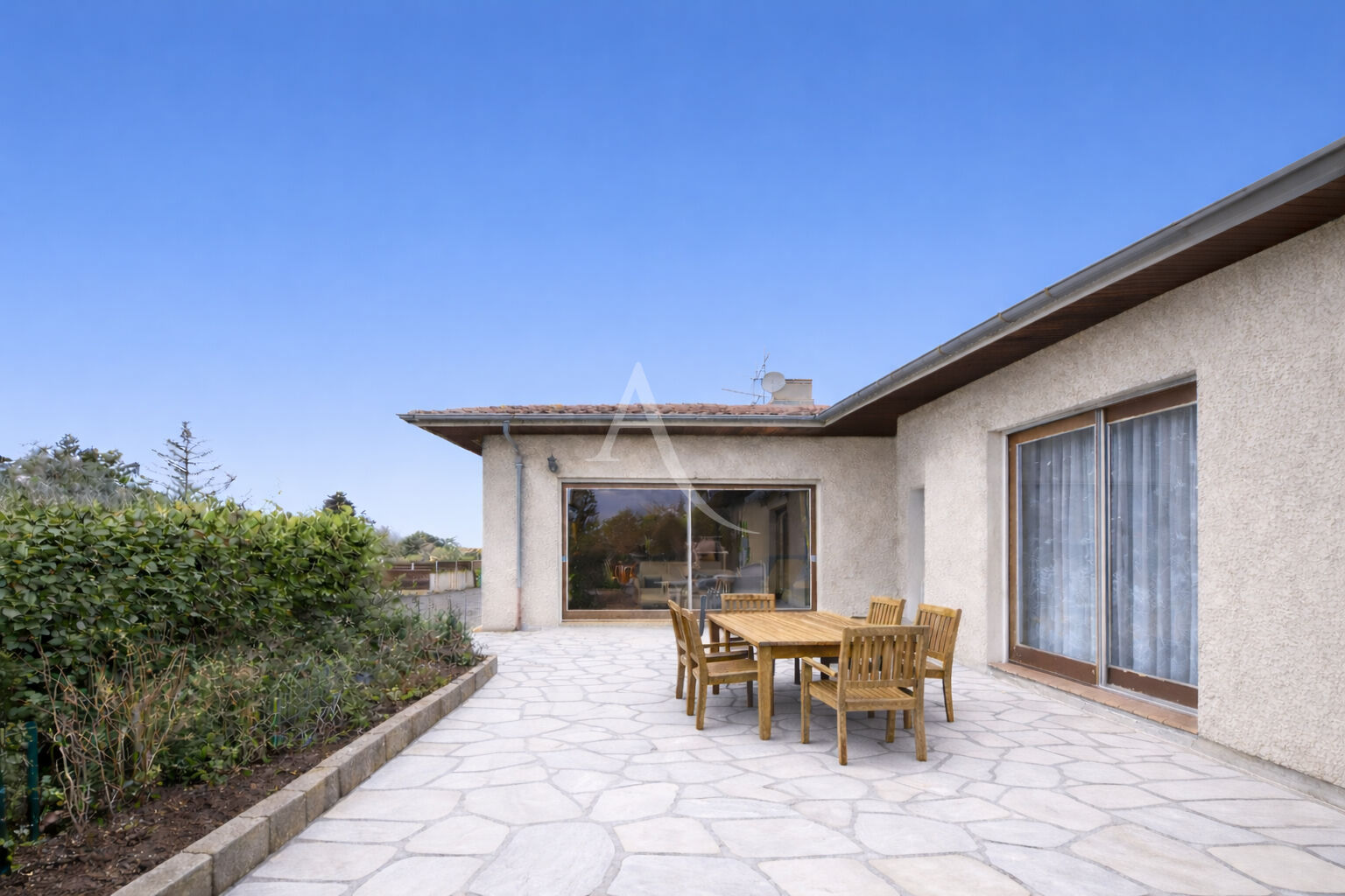 Agence immobilière de 
 LADRESSE TOULOUSE SAINT CYPRIEN - L'ADRESSE TOULOUSE ST CYPRIEN 
