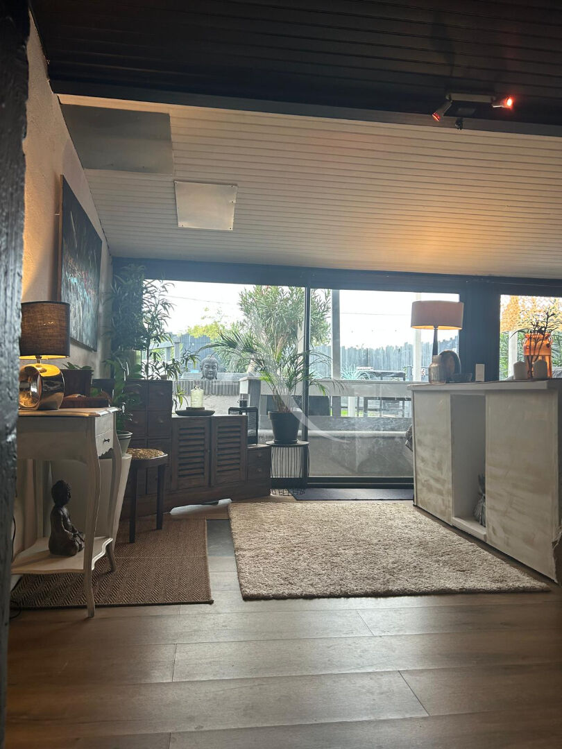 Agence immobilière de 
 LADRESSE TOULOUSE SAINT CYPRIEN - L'ADRESSE TOULOUSE ST CYPRIEN 
