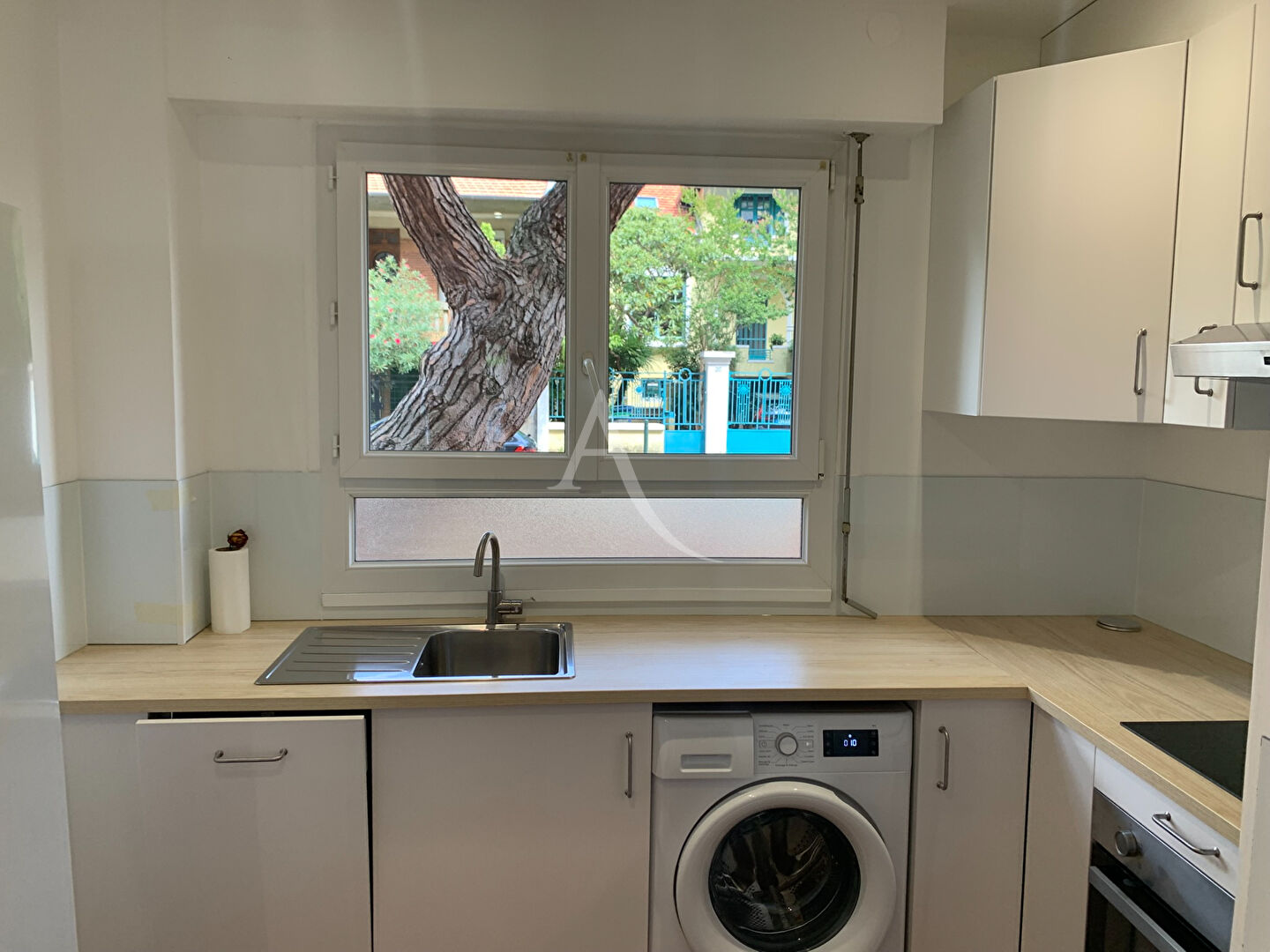Agence immobilière de 
 LADRESSE TOULOUSE SAINT CYPRIEN - L'ADRESSE TOULOUSE ST CYPRIEN 
