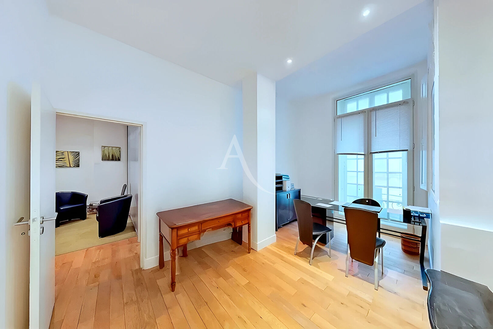 Agence immobilière de 
 LADRESSE TOULOUSE SAINT CYPRIEN - L'ADRESSE TOULOUSE ST CYPRIEN 
