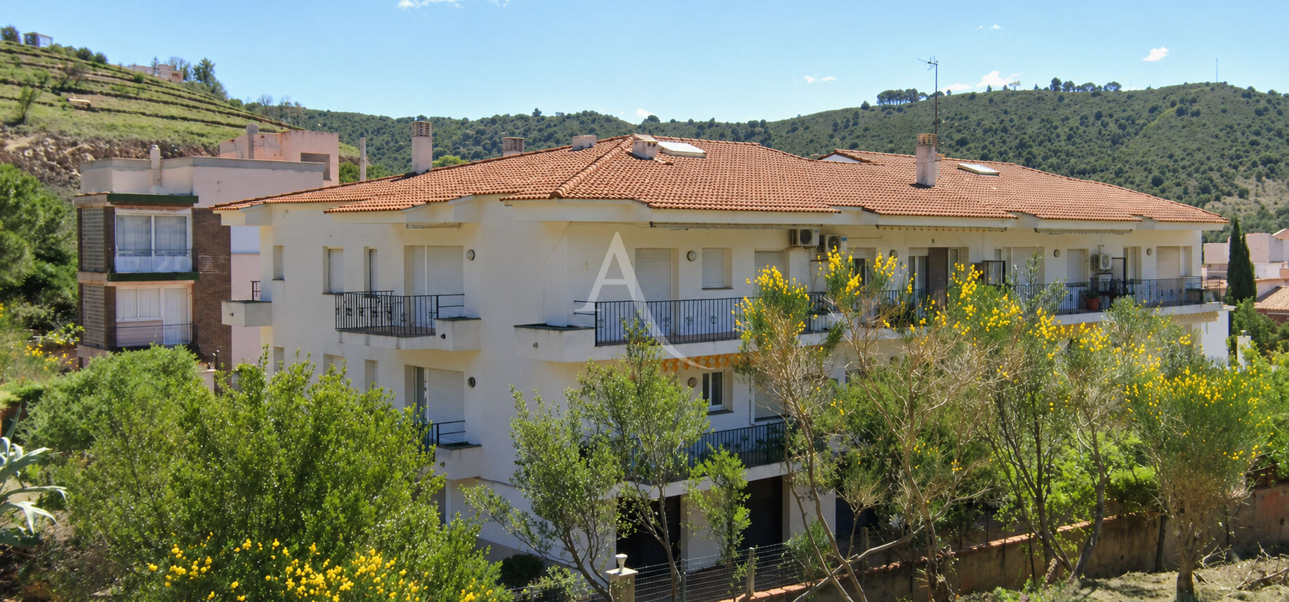 Agence immobilière de 
 LADRESSE TOULOUSE SAINT CYPRIEN - L'ADRESSE TOULOUSE ST CYPRIEN 
