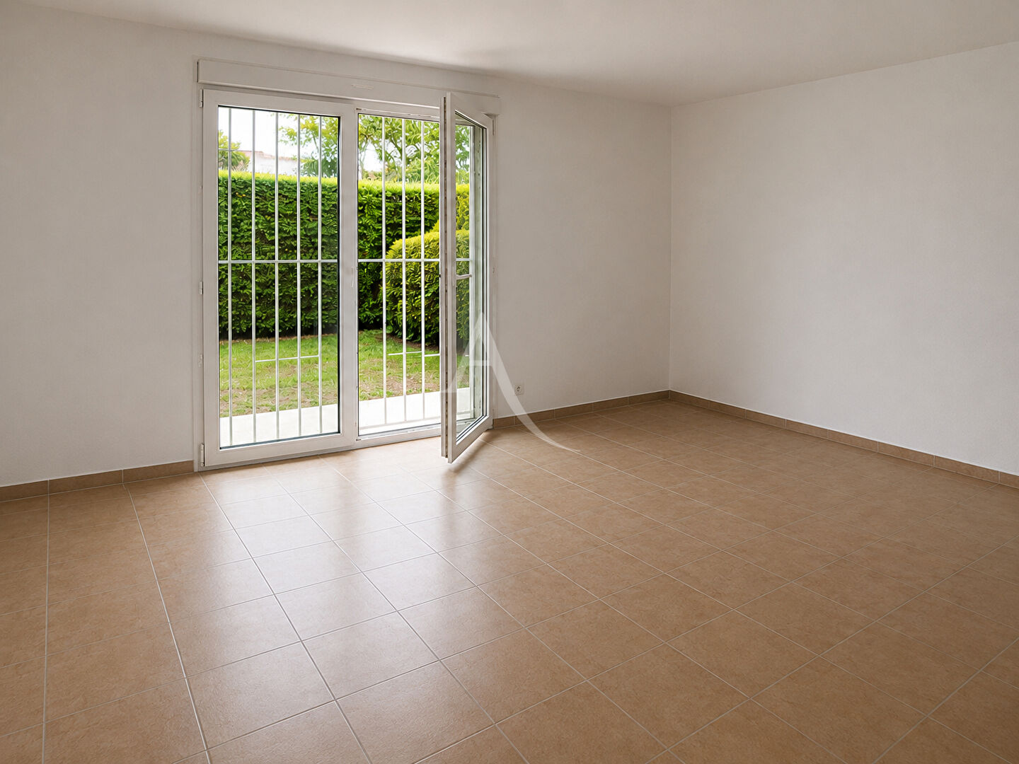 Agence immobilière de 
 LADRESSE TOULOUSE SAINT CYPRIEN - L'ADRESSE TOULOUSE ST CYPRIEN 

