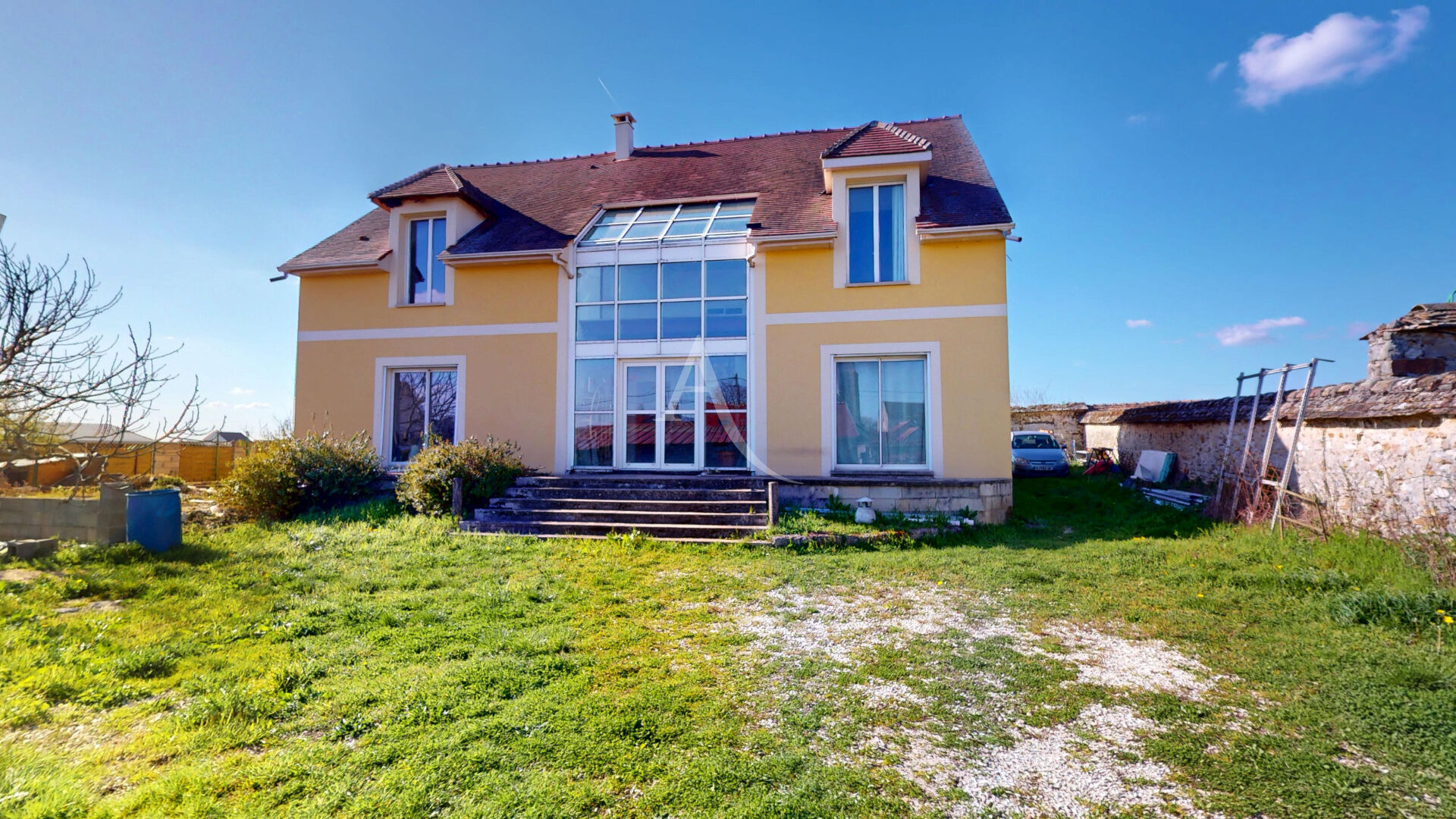 Maison récente  5 pièces (210 m²) au coeur du village
