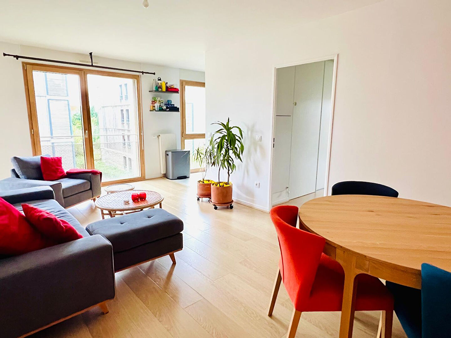 Proche RER A  : 4 pièces lumineux, dernier étage, garage et place de parking