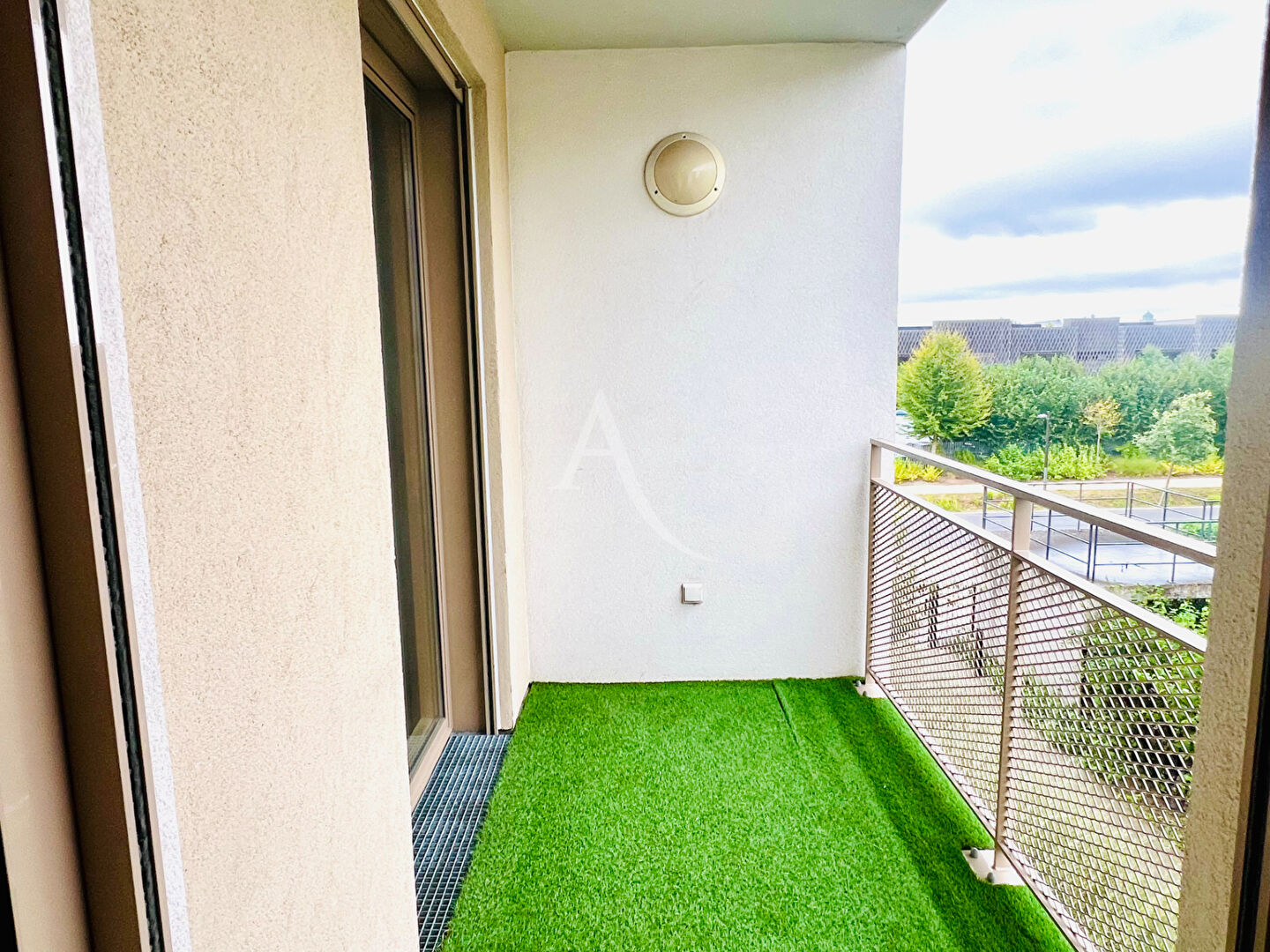 Photo Proche RER A  : 4 pièces lumineux, dernier étage, garage et place de parking image 4/6