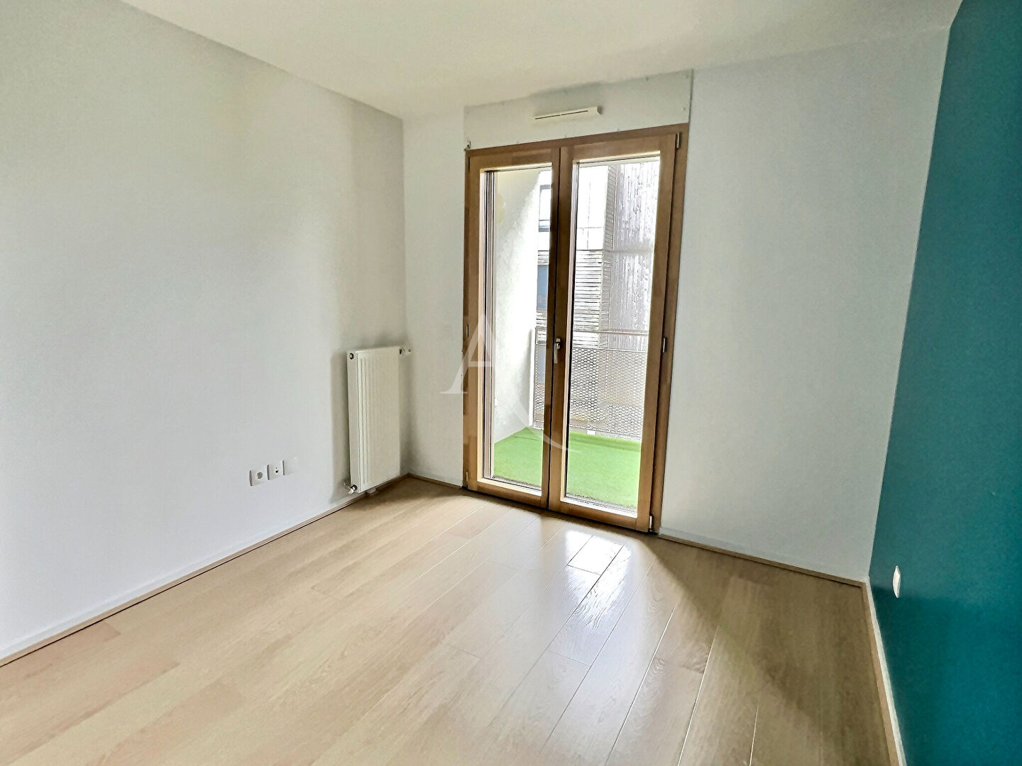 Photo Proche RER A  : 4 pièces lumineux, dernier étage, garage et place de parking image 6/6