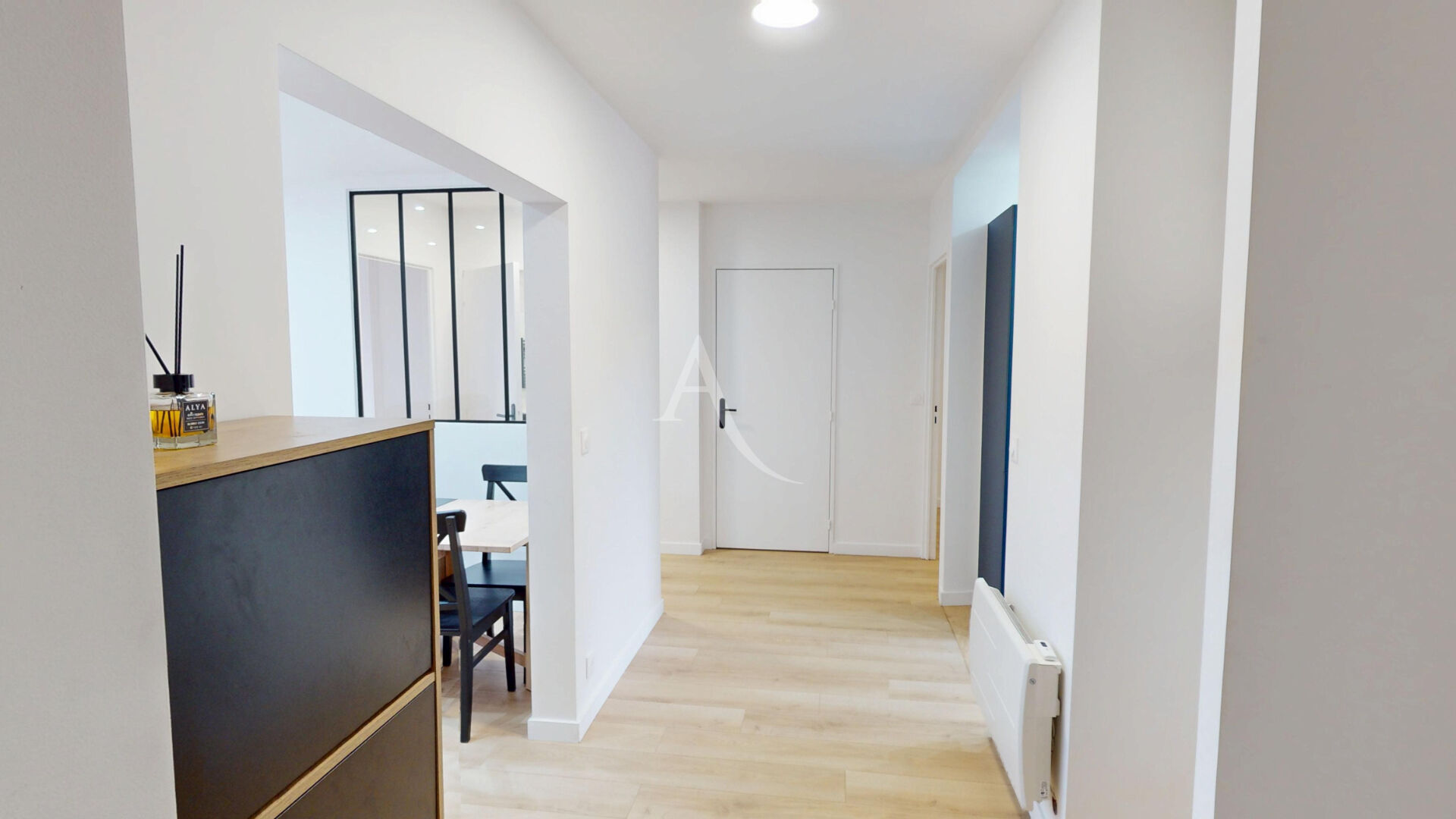 Bel appartement 3 pièces : dernier étage, entièrement rénové