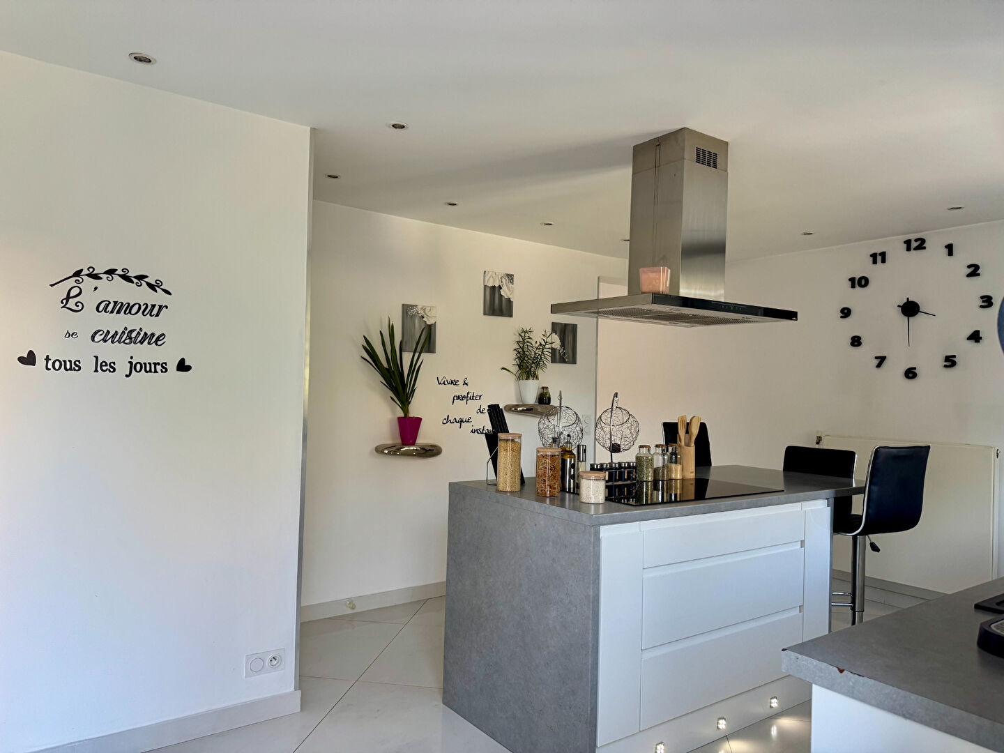 Photo Maison familiale rénovée à vendre à Chelles -150 m² , surface utile, avec sous-sol et combles image 3/6