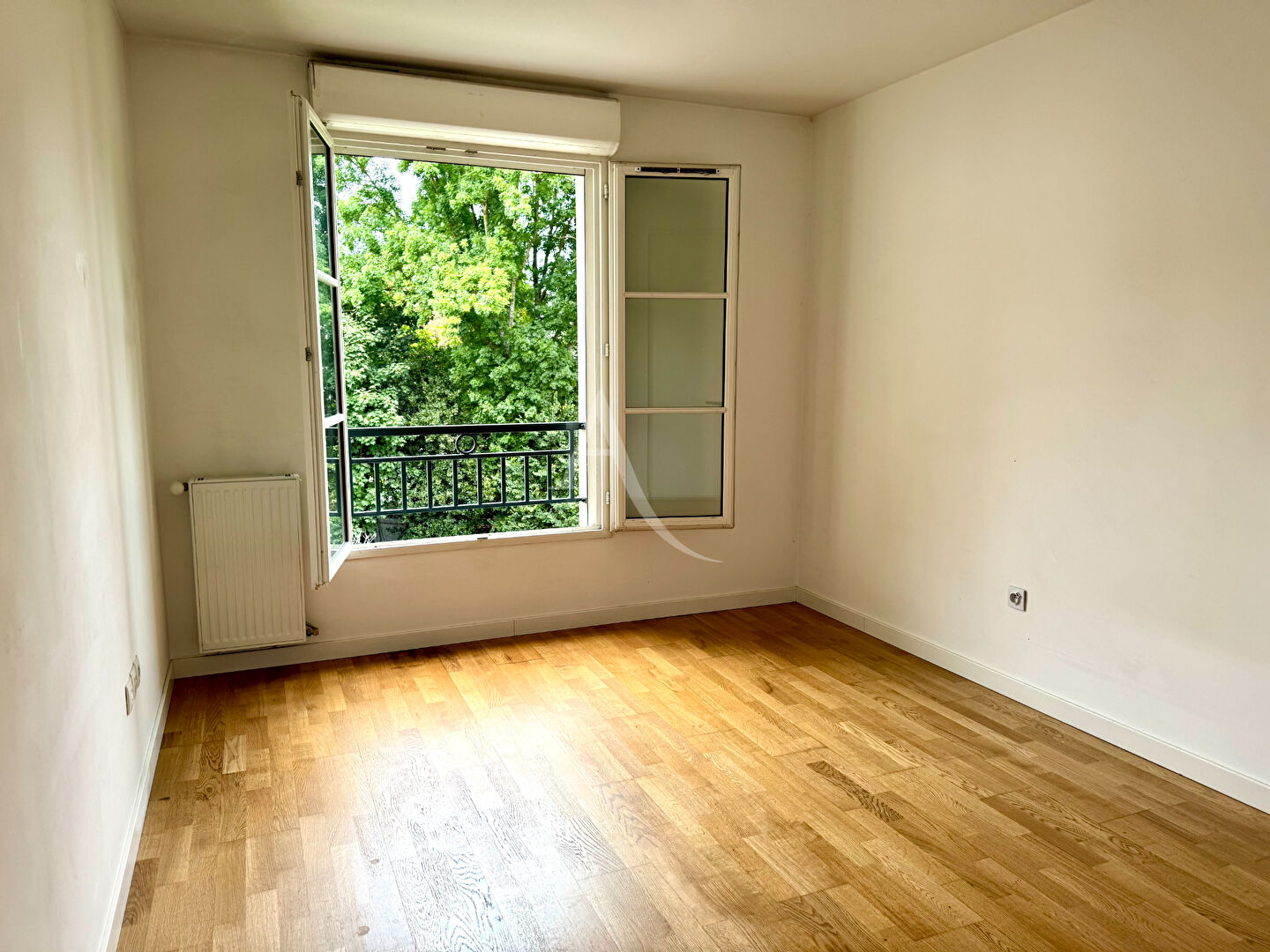 Photo À vendre - Lumineux 2 pièces d'environ 49 m² avec balcon et vue sur le parc - Coupvray image 5/6