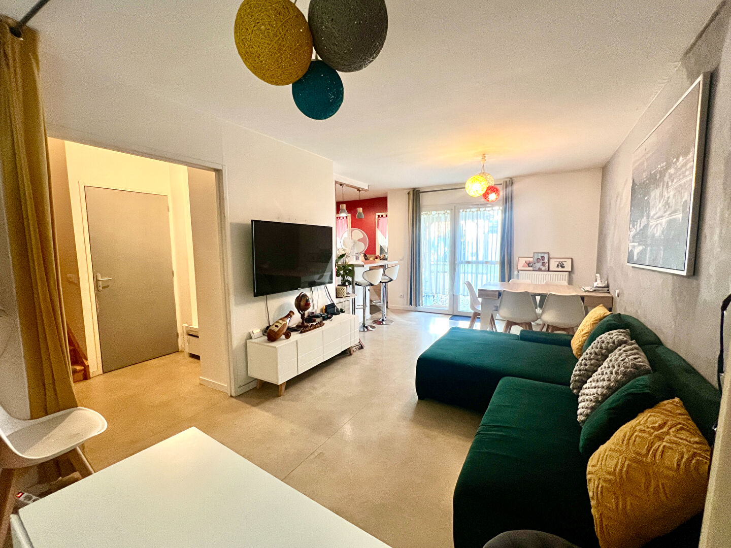 Maison 5 pièces de 100m2, jardin de 73m2 - écoles - commerces - transports