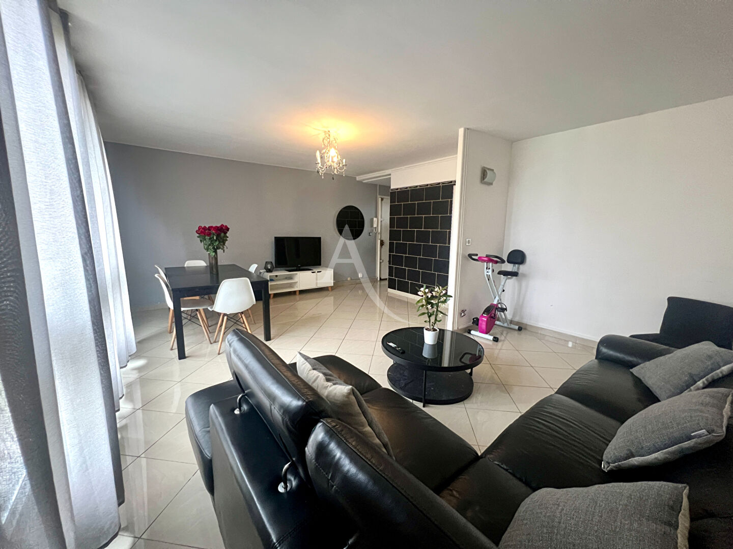 Photo Appartement Livry Gargan 4 pièces -  78 m2 - cave - 3 chambres image 1/6