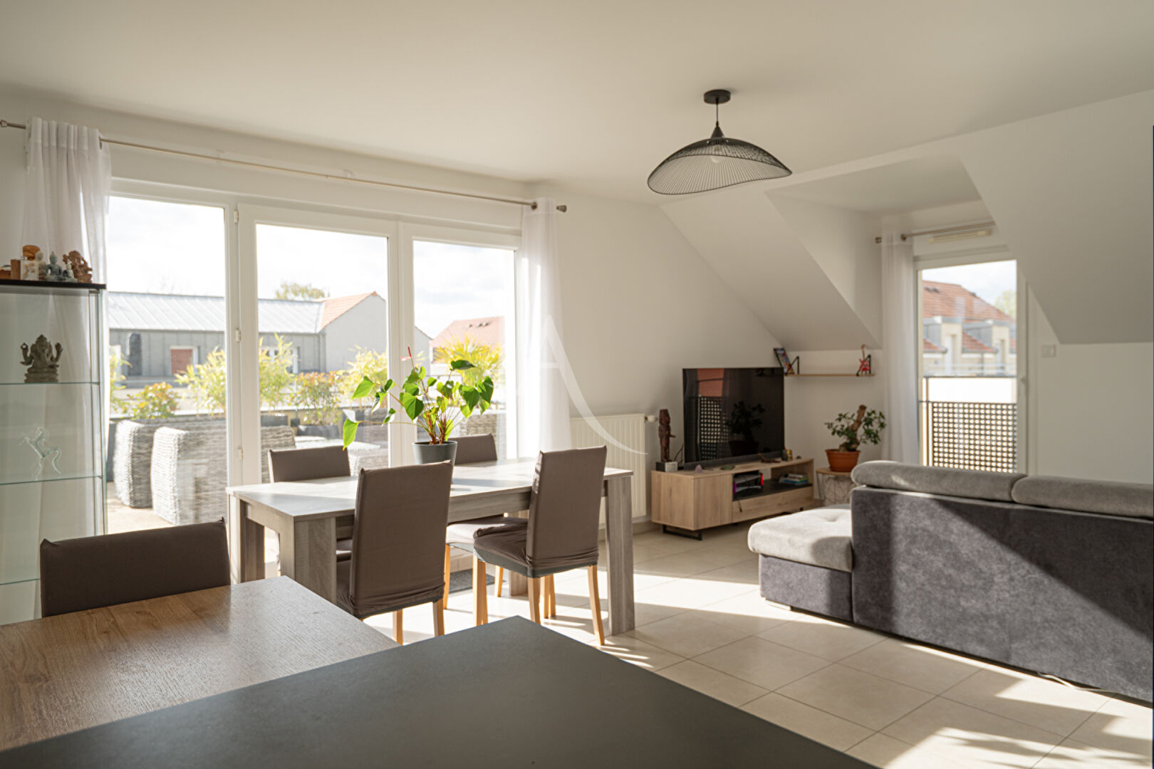 Photo RARE À Chessy Bourg  Magnifique T5 dernier étage avec terrasse de 117 m² ! image 2/6