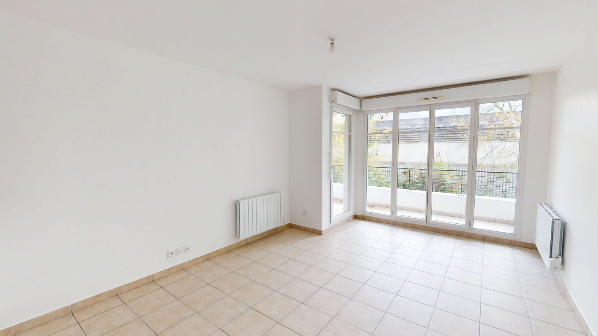 Photo MONTÉVRAIN - 3 PIÈCES - 65 m² - 2 TERRASSES - GARE À PIED image 3/6