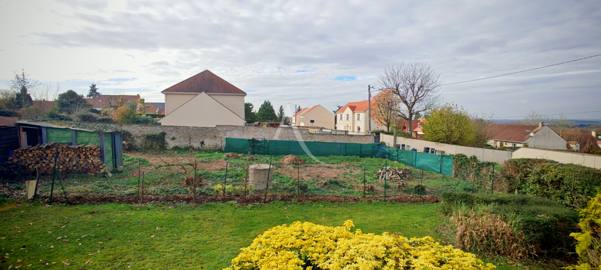 MAGNIFIQUE TERRAIN A QUINCY -VOISINS