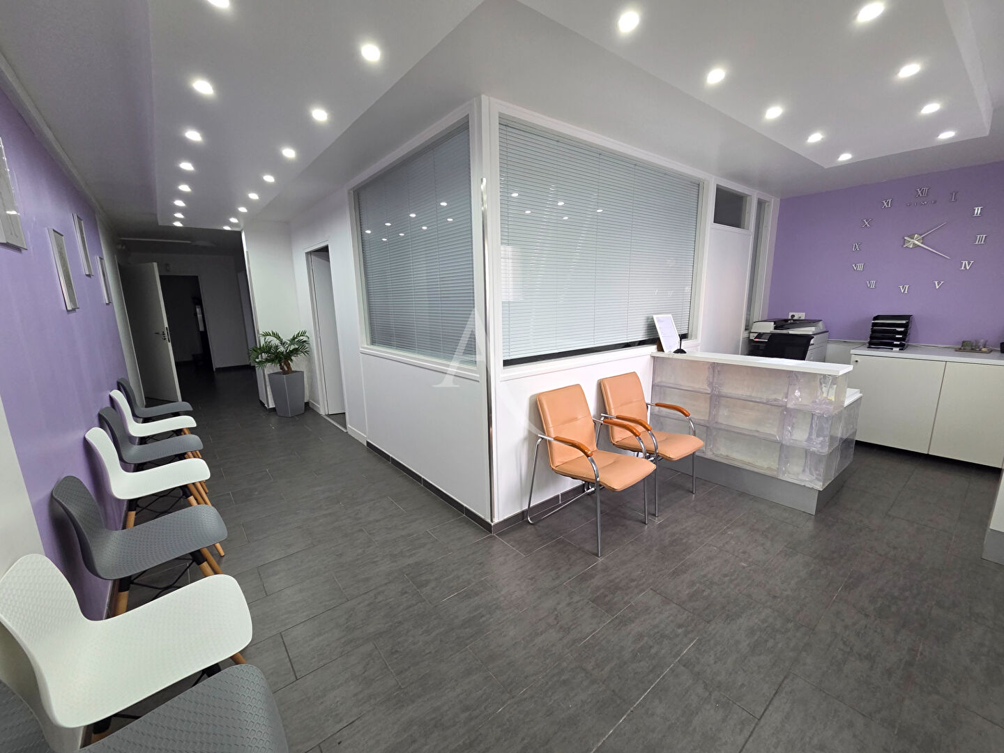 Photo Local Professionnel Polyvalent de 83,47m2 à Tremblay en France image 1/6