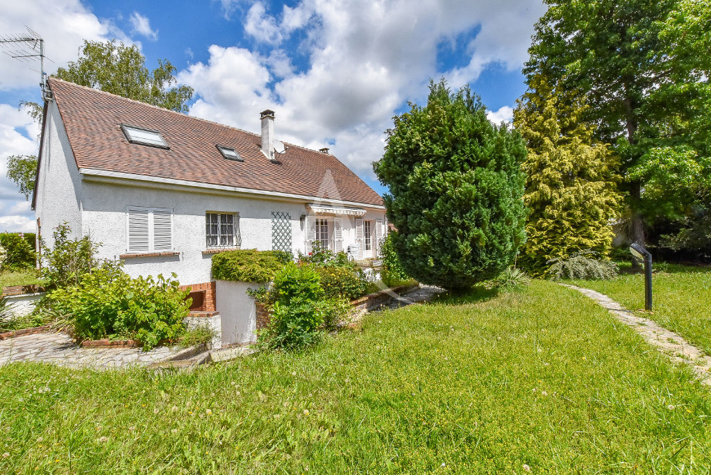 Maison de caractère de 174 m² à Brie Comte Robert 77170