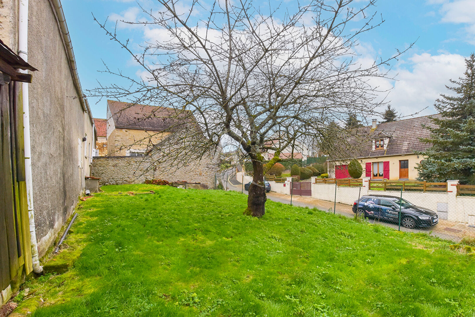 Photo Maison avec dépendances, garages et 800 m2 de terrain image 3/6