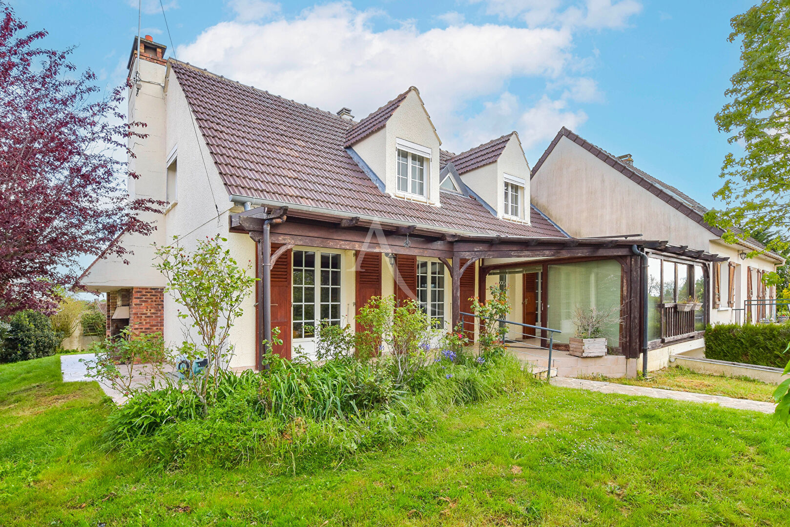 Maison 6 pièces sur sous-sol total