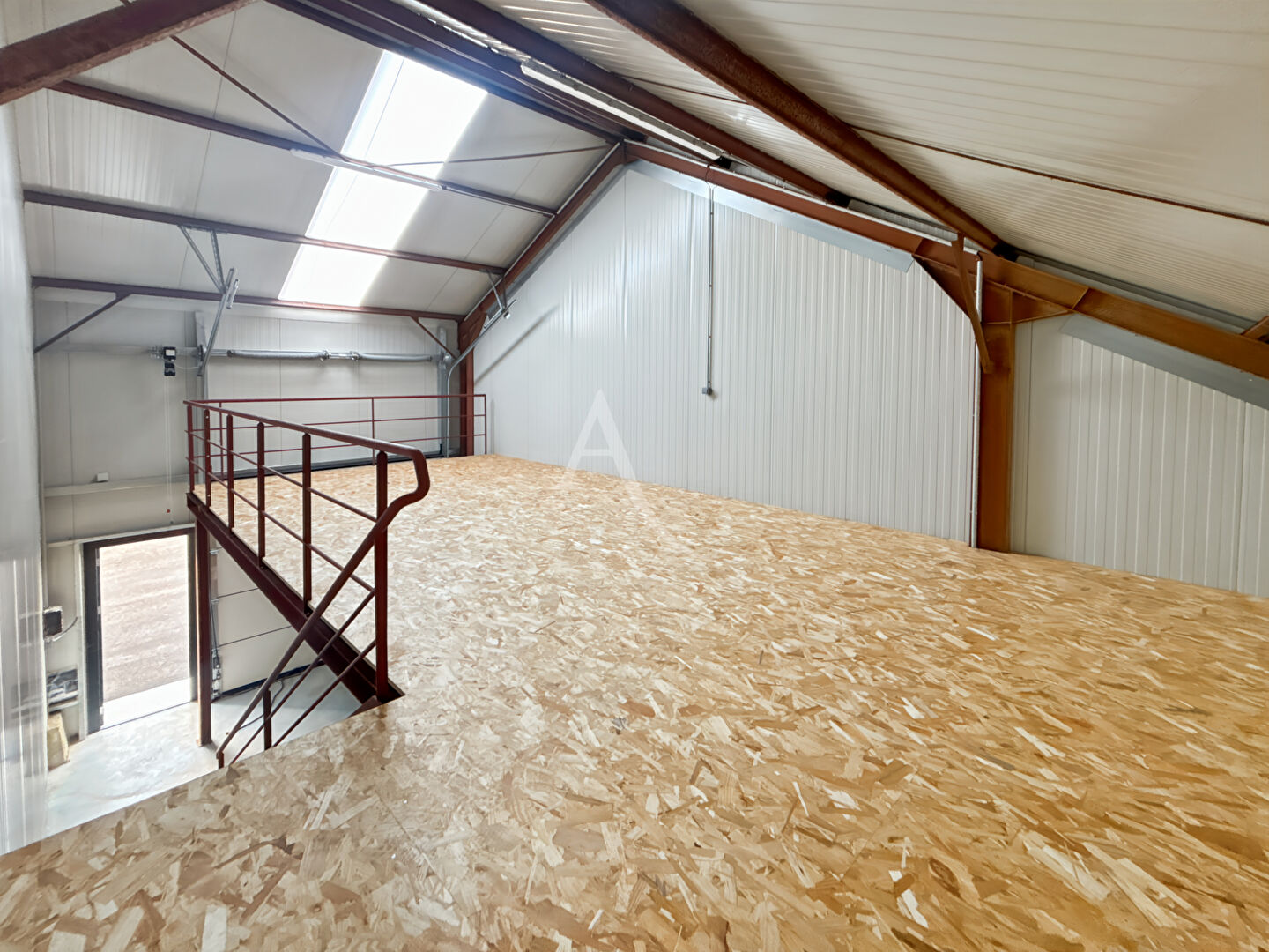 Photo Entrepôt de 84,82m2 PERIGNY SUR YERRES image 4/6