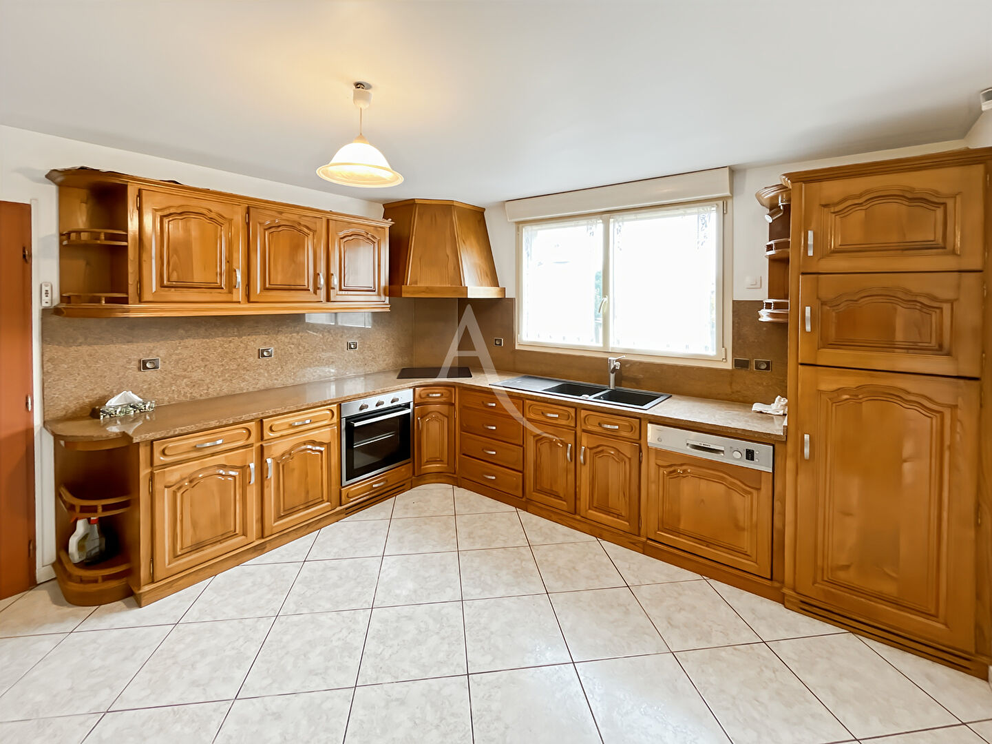 Photo Maison à vendre à Brie Comte Robert - 7 pièces, 5 chambres image 2/6