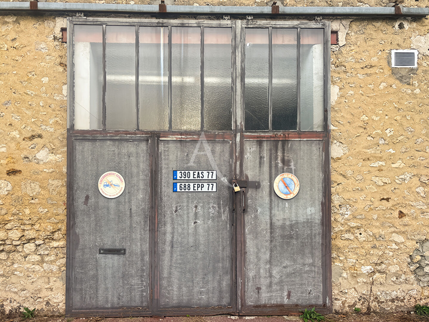 ENTREPOT 159.98m2 BRIE COMTE ROBERT