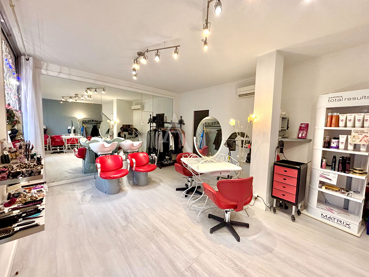 Photo POUSSAN centre, fonds de commerce 37m² image 1/5