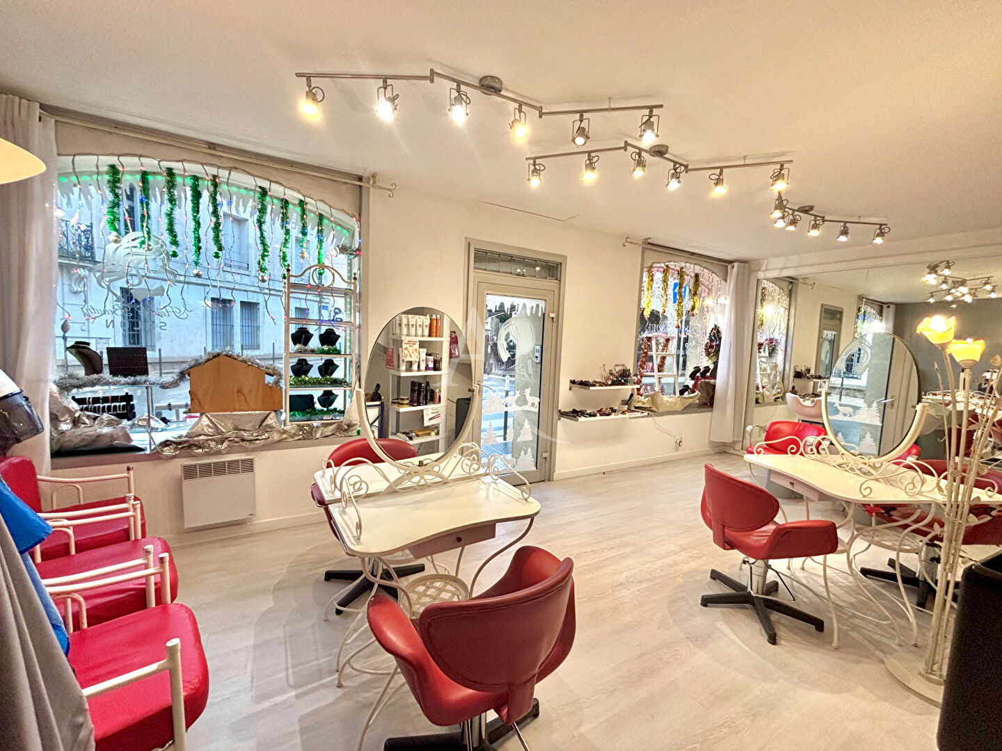 Photo POUSSAN centre, fonds de commerce 37m² image 4/5