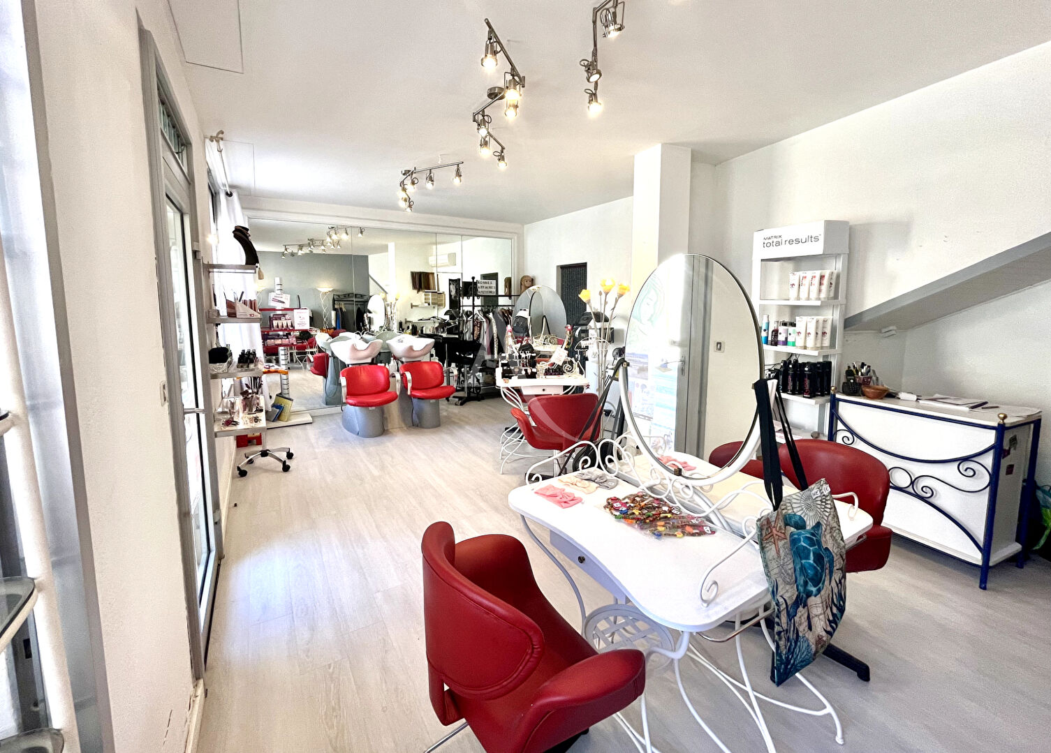 Photo POUSSAN, fonds de commerce 37m² image 5/6