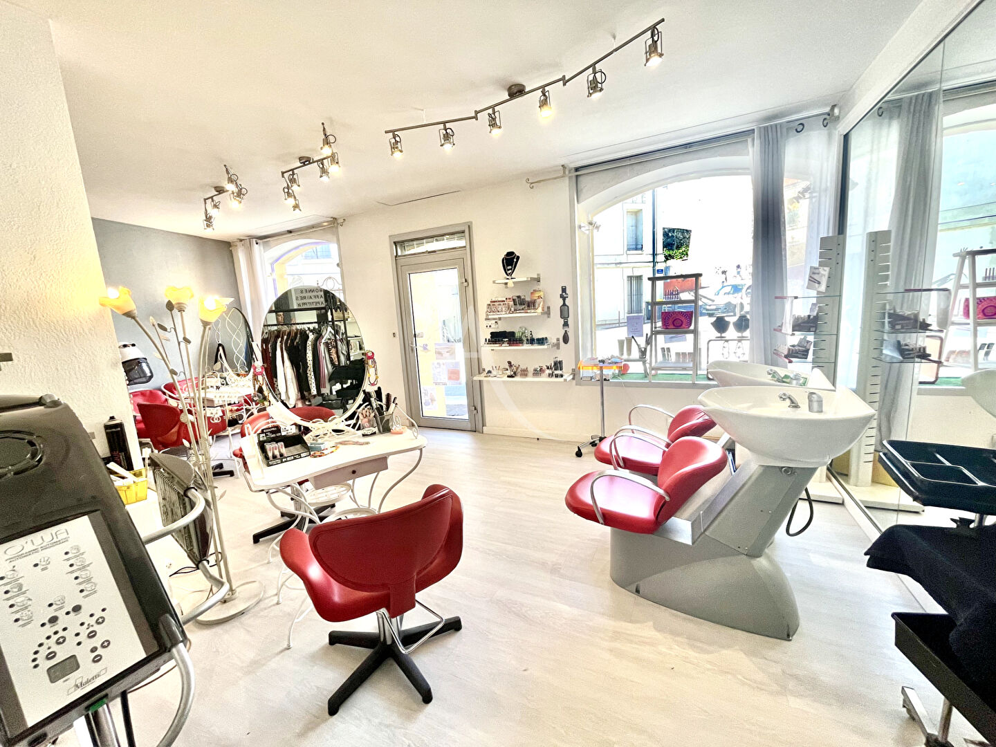 Photo POUSSAN, fonds de commerce 37m² image 6/6