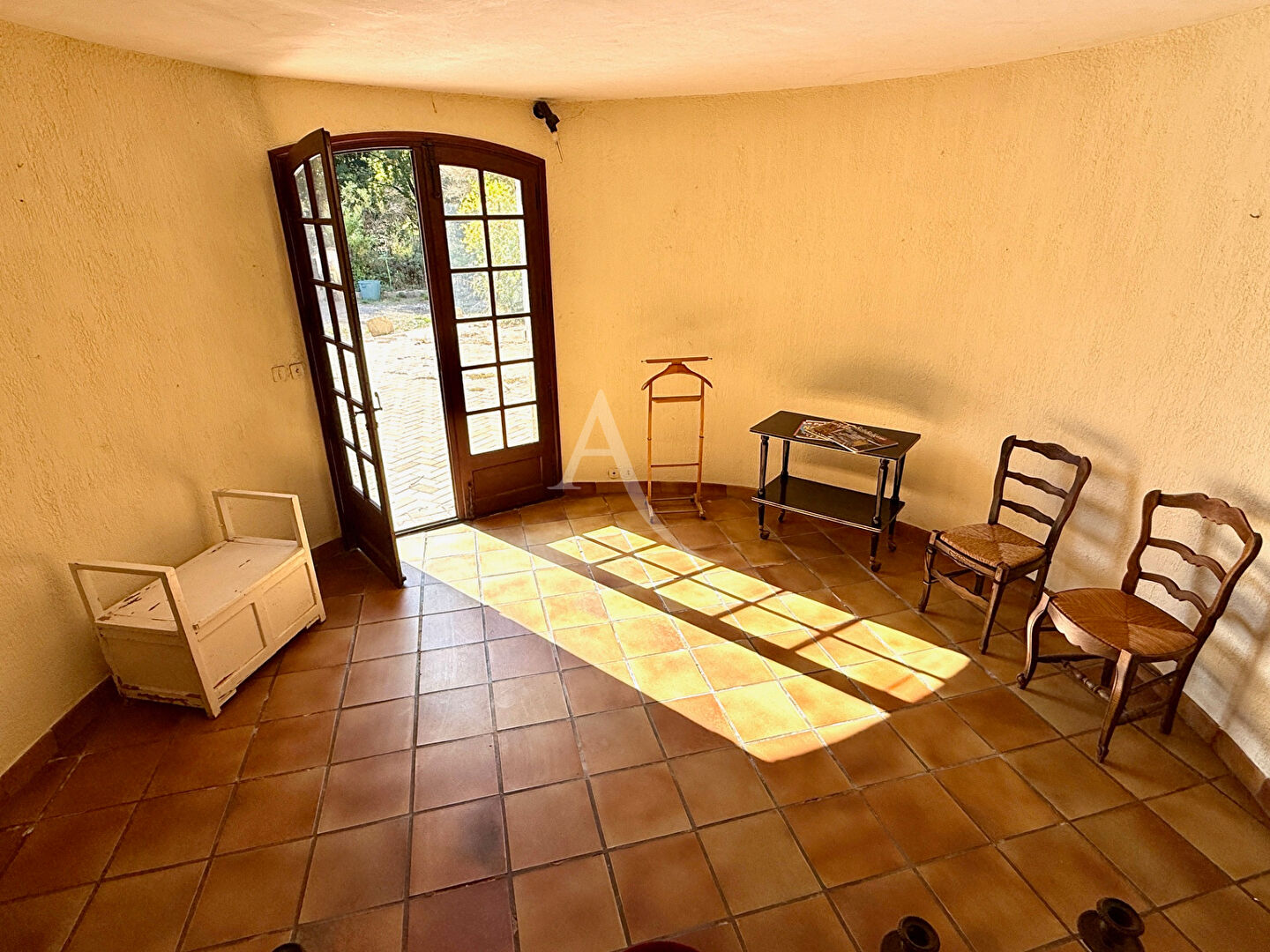 Photo MAISON À FORT POTENTIEL AVEC GRAND TERRAIN 3 853m² image 2/6